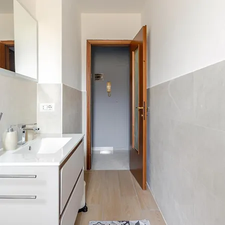 - Isola Lägenhet Milano