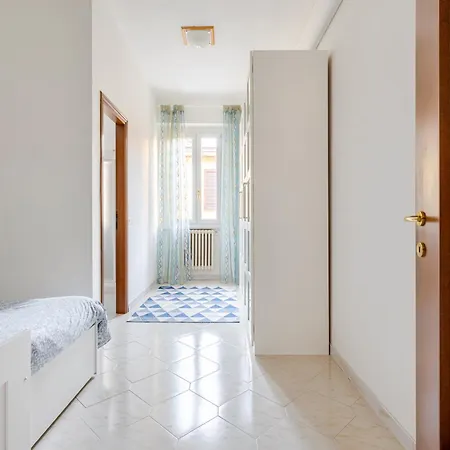 - Isola Lägenhet Milano